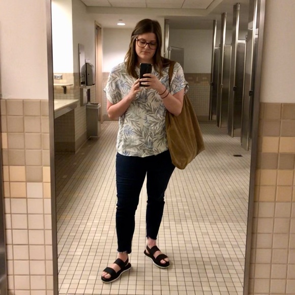 Meet your Posher, Katelyn - Picture 2 of 5